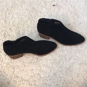 Black wedges